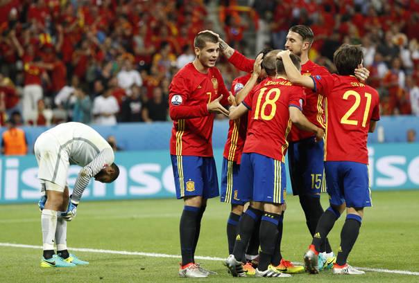 西班牙对欧洲杯直播回放（西班牙欧洲杯赛况）
